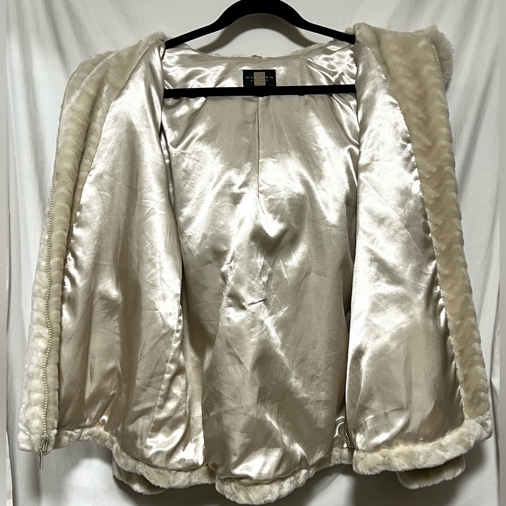 NEW Gallery Chevron Faux Fur Cream Hooded Jacket Winter Luxurious Warm Cozy Coat - Picture 10 of 14